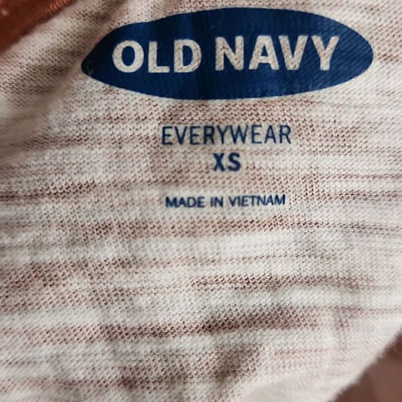 Old Navy Ladies Size XS Pink White Patterned V-neck Short Sleeve Shirt - Picture 4 of 5